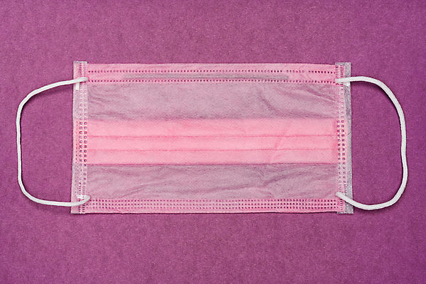 포토 JPG 해외이미지 라이프스타일 옷 여자 얼굴 분홍색 백그라운드 컨셉 병원 가면 안전 사람없음 약 건강관리 보라색 간호사 의사 수술 호흡기관 닫기 보호 약초 질병 제비꽃 예방 감염 외과 전염병 의료성형뷰티 카피스페이스 해외202011 해외포토 꽃 컬러 의학 모션 건강 관리 사람 생활 신체부위 치료 공백 의료진 장기_의학 풀_식물 파일형식