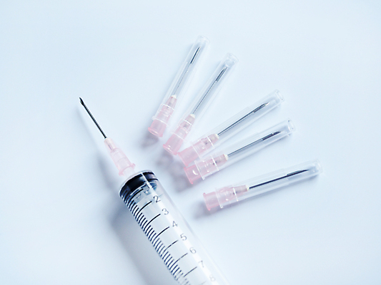 포토 JPG 해외이미지 동물 직업 백그라운드 건강 병원 주사기 사람없음 치료 반려동물 약 고통 장비 의사 분노 흰색 액체 실험실 바이러스 개 질병 약국 오브젝트 슛 주사약 테라피 수의사 송곳니 고립 기르기 돌봄 백신 복용 예방접종 의료성형뷰티 해외202011 해외포토 감정 컬러 포유류 의학 의료기기 모션 실험 뷰티 의료진 치아 접종 파일형식