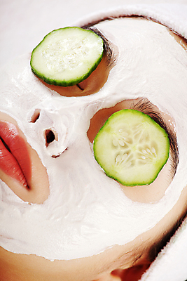 포토 JPG 해외이미지 백인 라이프스타일 여자 행복 얼굴 조각 백그라운드 신체 채소 휴식 오이 건강 가면 한명 사람 성인 치료 머리 상점 스파 화장품 에너지 흰색 신선 소중 피부 크림 순수 피부관리 테라피 내추럴 돌봄 위생관리 의료성형뷰티 해외202004 해외포토 서양인 1 감정 컬러 컨셉 의학 모션 관리 생활 신체부위 뷰티 파일형식
