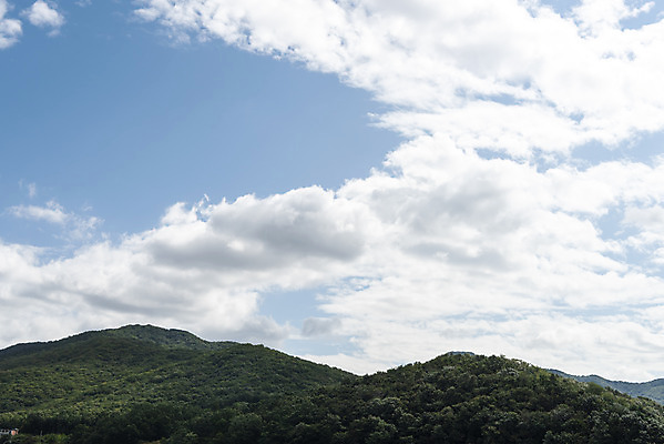 포토 JPG 주간 구름 자연 하늘 날씨 산 풍경 사람없음 야외 파란색 가을 국내포토 자연요소 계절 컬러 생태계 파일형식