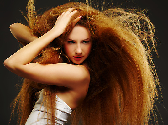 포토 JPG 해외이미지 백인 모델 헤어스타일 손 여자 얼굴 물결 바람 건강 그림자 한명 사람 빨간색 유행 화장품 회색 흰색 화려 우아함 어깨 생강 빨간머리 내추럴 의료성형뷰티 스타일 해외202004 해외포토 자연요소 서양인 1 컬러 컨셉 채소 날씨 신체부위 뷰티 파일형식