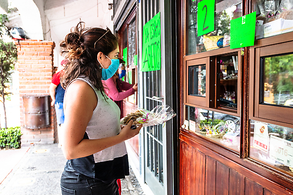 포토 JPG 해외이미지 백인 컨셉 비즈니스 교통시설 실내 가면 한명 사람 상반신 건강관리 상점 고통 오픈 기다림 운전사 바이러스 보호 질병 작음 고객 예방 감염 슛 전염 지역 짐차 트레일러 에스프레소 위생관리 전염병 캡모자 의료성형뷰티 해외202011 해외포토 서양인 직업 모자_잡화 1 감정 커피 교통 의학 모션 자동차 건강 관리 내부 크기 시설 파일형식