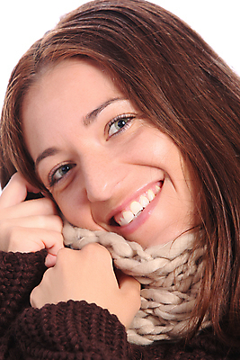 포토 JPG 해외이미지 모델 손 응시 여자 행복 얼굴 포즈 백그라운드 겨울 건강 한명 미소 사람 성인 10대 유행 목도리 화장품 기쁨 흰색 표현 신선 속눈썹 스웨터 입술 코 양모 저지 의료성형뷰티 해외202004 해외포토 1 시선 잡화 계절 감정 컬러 상의 청소년 표정 신체부위 뷰티 직물 눈썹 파일형식