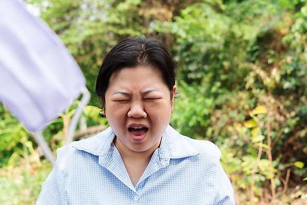 포토 JPG 해외이미지 여자 얼굴 건강 가면 한명 안전 사람 동양인 환경 고통 환자 환경오염 오염 호흡기관 바이러스 보호 질병 위험 무서움 감염 알레르기 돌봄 인플루엔자 재앙 전염병 필터 해로움 의료성형뷰티 해외202011 해외포토 1 감정 컨셉 의학 모션 인종 신체부위 장기_의학 파일형식