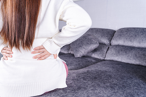 포토 JPG 해외이미지 백인 1 남자 스포츠 백그라운드 컨셉 신체 해부 근육 스트레스 실내 건강 관리 사람 성인 사람없음 사무실 약 고통 터치 흰색 잡기 마사지 질병 상처 척추 어깨 근육질 몸통 문제 테라피 고립 돌봄 요통 의료성형뷰티 해외202011 해외포토 서양인 감정 컬러 비즈니스 의학 모션 뼈 내부 신체부위 뷰티 몸매 허리통증 파일형식