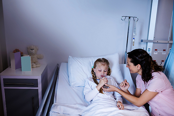 포토 JPG 해외이미지 백인 직업 여자 행복 어린이 유리 병원 성인 사람없음 치료 물 30대 알약 약 건강관리 고통 환자 의사 잡기 열 질병 확인 주기 방문 병실 소통 거짓말 돌봄 천진난만 의료성형뷰티 해외202011 해외포토 자연요소 서양인 감정 컨셉 의학 모션 재질 건강 관리 사람 장년 의료진 파일형식