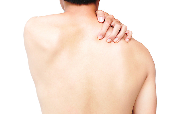 포토 JPG 해외이미지 손 남자 백그라운드 신체 손가락 건강 관리 사람 성인 사람없음 내부 옆모습 짜증 흰색 피부 어깨 문제 알레르기 돌봄 증상 혼자 의료성형뷰티 효과 해외202004 해외포토 감정 뷰포인트 컬러 모션 신체부위 질병 파일형식