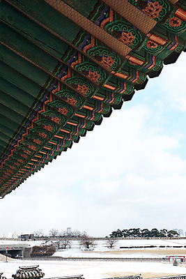 포토 JPG 주간 전통 문화 설경 겨울 풍경 사람없음 야외 파란색 세계문화유산 눈 처마 수원 화성시 겨울풍경 수원화성 국내포토 자연요소 계절 컬러 한국건축 날씨 문화재 경기도 랜드마크 파일형식