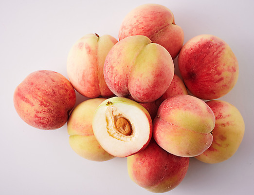 포토 JPG 스튜디오촬영 음식 과일 식재료 회색배경 실내 사람없음 하이앵글 반쪽 슬라이스 복숭아 제철 제철과일 국내포토 뷰포인트 백그라운드 내부 회색 파일형식