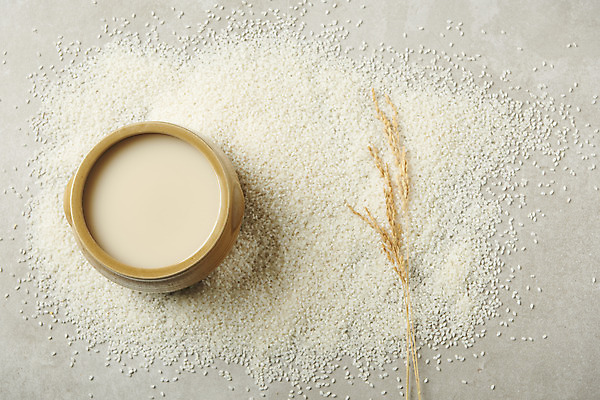 포토 JPG 스튜디오촬영 회색배경 주류 실내 사람없음 하이앵글 벼 쌀 발효 막걸리 발효음식 누룩 국내포토 음료 음식 뷰포인트 백그라운드 곡류 내부 회색 파일형식