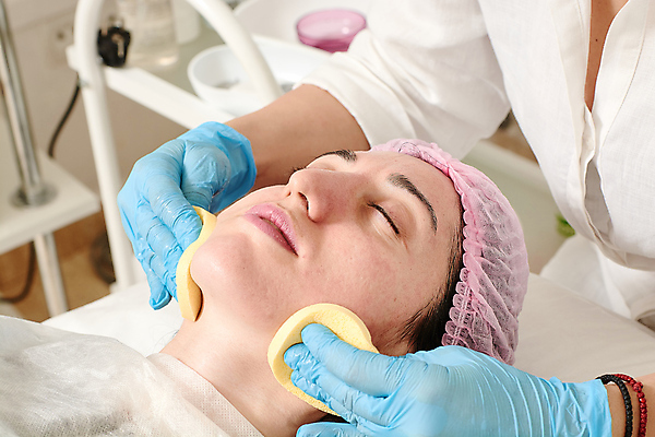 포토 JPG 해외이미지 백인 직업 여자 행복 얼굴 휴식 건강 가면 한명 사람 치료 상점 스파 화장품 기쁨 신선 붓 매끈함 미용사 소중 피부 크림 스킨케어 테라피 내추럴 순서 거짓말 돌봄 리프팅 보습 위생관리 의료성형뷰티 해외202004 해외포토 서양인 1 감정 컨셉 의학 모션 관리 신체부위 뷰티 감각 파일형식