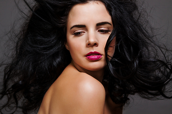 포토 JPG 해외이미지 백인 모델 라이프스타일 헤어스타일 여자 얼굴 백그라운드 갈색머리 한명 사람 성인 빛 갈색 유행 검은색 화장품 흰색 화려 우아함 볼륨 큼 피부 입술 어깨 피부관리 내추럴 의료성형뷰티 스타일 해외202004 해외포토 서양인 1 컬러 컨셉 생활 신체부위 뷰티 크기 파일형식