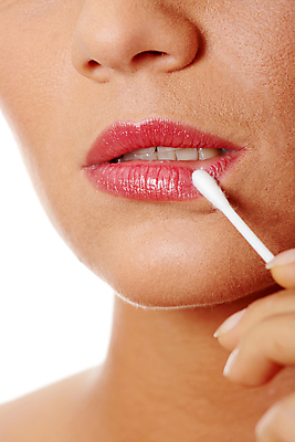 포토 JPG 해외이미지 백인 모델 라이프스타일 여자 얼굴 신체 건강 한명 빨간색 빛 약 머리 유행 화장품 립스틱 흰색 면 입 화려 막대기 닫기 매끈함 피부 순수 입술 오브젝트 피부관리 만들기 부드러움 고립 돌봄 위생관리 의료성형뷰티 스타일 해외202004 해외포토 서양인 1 컬러 컨셉 의학 모션 관리 사람 생활 신체부위 뷰티 감각 파일형식