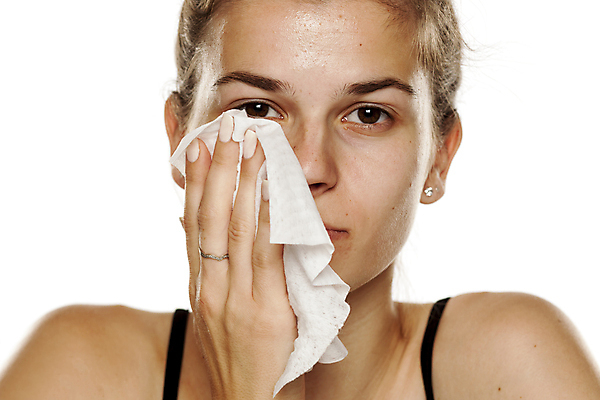 포토 JPG 해외이미지 손 여자 얼굴 건강 한명 화장품 거울 젖음 아기 조직 씻기 청소 피부 피부관리 흰배경 닦기 내추럴 고립 돌봄 위생관리 의료성형뷰티 해외202011 해외포토 1 백그라운드 모션 관리 사람 신체부위 뷰티 청결 흰색 파일형식