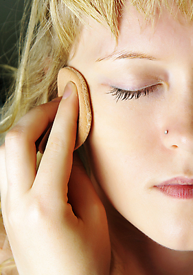 포토 JPG 해외이미지 백인 모델 손 여자 얼굴 손가락 휴식 건강 한명 사람 성인 치료 빛 머리 흰색 신선 고급 피부 크림 피부관리 마스카라 테라피 내추럴 돌봄 의료성형뷰티 해외202011 해외포토 서양인 1 컬러 컨셉 의학 모션 신체부위 뷰티 화장품 파일형식