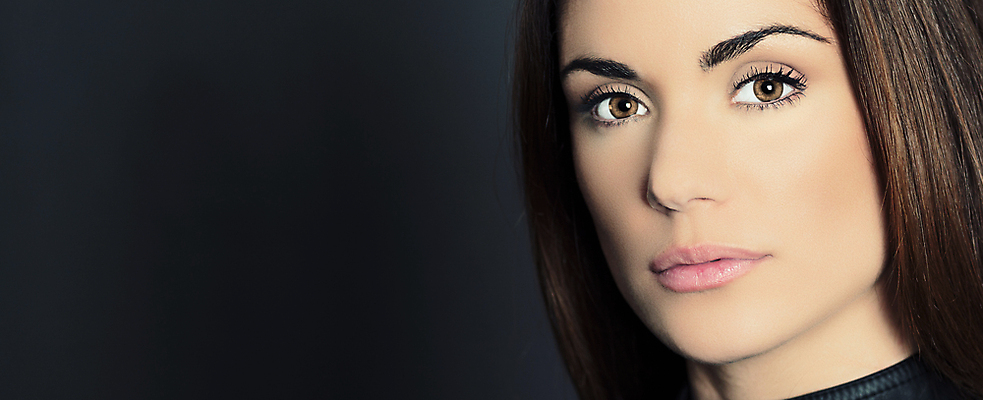 포토 JPG 해외이미지 모델 헤어스타일 웰빙 외관 여자 유럽 얼굴 건강 파노라마 한명 빛 유행 화장품 낭만 신선 화려 유혹 눈썹 피부 순수 입술 피부관리 만들기 부드러움 내추럴 돌봄 의료성형뷰티 완전 해외202004 해외포토 1 나라 컨셉 모션 촬영기법 사람 신체부위 뷰티 감각 파일형식