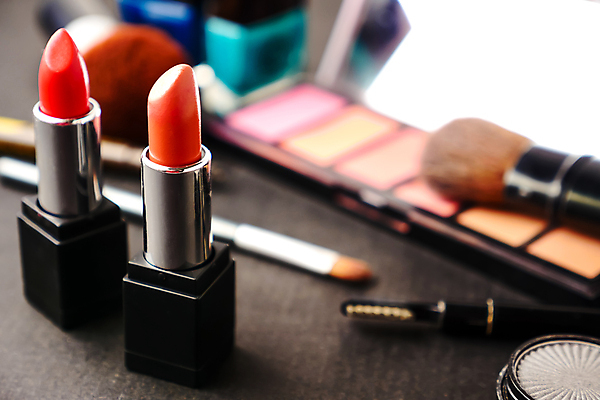 포토 JPG 해외이미지 직업 여자 얼굴 백그라운드 종류 사람없음 세트 컬러풀 유행 검은색 여러개 화장품 활발 립스틱 도구 붓 화려 상품 가루 볼터치 수집 소중 오브젝트 만들기 예술가 아이섀도 돌봄 파스텔톤 파우치 의료성형뷰티 해외202011 해외포토 컬러 다수 컨셉 가방 모션 사람 신체부위 화장 뷰티 파일형식