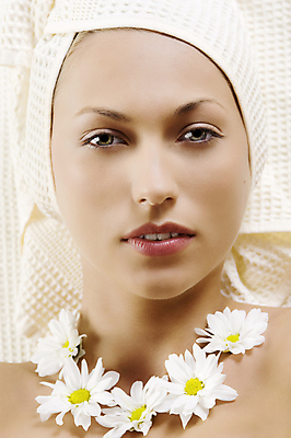 포토 JPG 해외이미지 백인 모델 라이프스타일 웰빙 여자 꽃잎 꽃 얼굴 자연 휴식 한명 사람 20대 성인 수건 쌓기 스파 화목 침묵 화장품 기쁨 흰색 신선 고급 향기 아로마 거베라 아로마테라피 테라피 내추럴 의료성형뷰티 해외202004 해외포토 서양인 식물 1 감정 컬러 컨셉 모션 청년 생활 신체부위 위생용품 뷰티 소리 생태계 냄새 파일형식