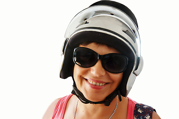 포토 JPG 해외이미지 모델 1 라이프스타일 응시 여자 행복 얼굴 백그라운드 건강 가면 한명 미소 웃음 사람 성인 가로 여름 선글라스 머리 화장품 오토바이 신선 중앙 보호 매끈함 헬멧 피부 피부관리 부드러움 내추럴 고립 돌봄 완벽 의료성형뷰티 해외202011 해외포토 시선 계절 감정 안경 컨셉 모션 표정 생활 신체부위 뷰티 바이크 감각 보호장비 파일형식