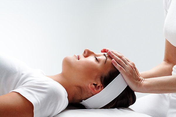 포토 JPG 해외이미지 라이프스타일 여자 얼굴 포즈 컨셉 휴식 스트레스 건강 관리 한명 동양인 치료 머리 건강관리 스파 고통 시험 터치 에너지 약재 흰색 지압 복지 테라피 물리치료 물리치료사 조작 치료사 의료성형뷰티 해외202011 해외포토 직업 1 교육 감정 컬러 의학 사람 인종 생활 신체부위 뷰티 약 마사지 사회이슈 파일형식