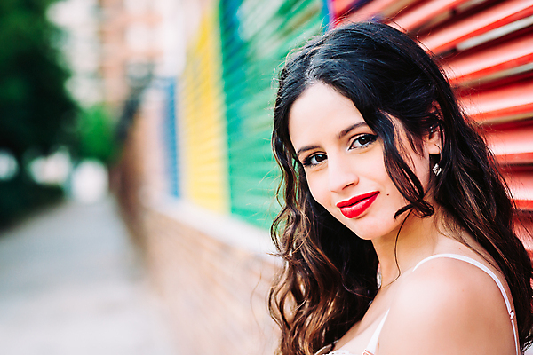 포토 JPG 해외이미지 백인 모델 1 라이프스타일 응시 여자 행복 얼굴 포즈 청소년 성공 휴식 갈색머리 한명 미소 사람 20대 야외 유행 카메라 화장품 립스틱 자신감 우아함 닫기 시원함 피부 입술 혼자 의료성형뷰티 카피스페이스 해외202011 해외포토 서양인 헤어스타일 시선 감정 컨셉 모션 표정 청년 생활 신체부위 전자제품 뷰티 공백 파일형식