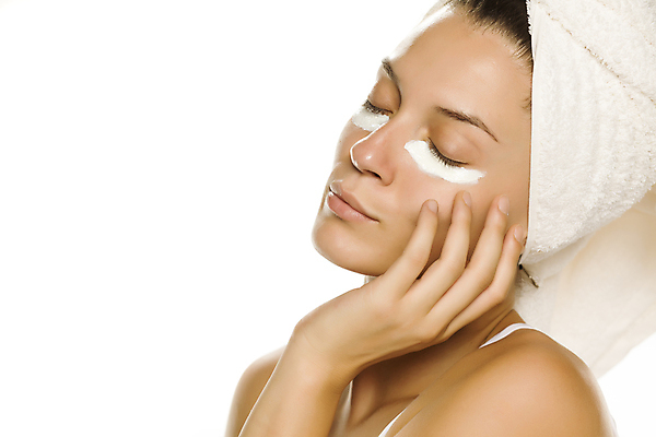 포토 JPG 해외이미지 백인 모델 여자 얼굴 포즈 손가락 건강 한명 치료 수건 머리 스파 화장품 촉촉함 상품 아래 소중 피부 크림 피부관리 흰배경 스킨케어 고립 돌봄 보습 수분크림 위생관리 의료성형뷰티 해외202011 해외포토 서양인 1 손 백그라운드 컨셉 의학 모션 관리 사람 신체부위 위생용품 뷰티 젖음 흰색 방향 위치 파일형식