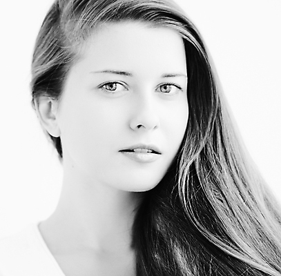 포토 JPG 해외이미지 백인 모델 라이프스타일 헤어스타일 응시 여자 행복 감정 얼굴 결혼 휴가 갈색머리 건강 한명 미소 사람 빛 유행 화장품 립스틱 흰색 화려 고급 우아함 피부 크림 피부관리 내추럴 돌봄 의료성형뷰티 세련 해외202011 해외포토 서양인 1 시선 컬러 컨셉 모션 표정 이벤트 생활 신체부위 뷰티 파일형식