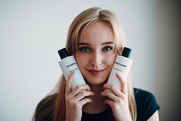 포토 JPG 해외이미지 템플릿 여자 백그라운드 컨셉 신체 키스 건강 한명 성인 위생용품 뷰티 우주 스파 화장품 공백 촉촉함 흰색 액체 선택 보호 수집 허브 피부 크림 순수 서비스 부드러움 비누 로션 패키지 샴푸 내추럴 돌봄 린스 샤워실 수분크림 위생관리 의료성형뷰티 카피스페이스 해외202011 해외포토 식물 1 컬러 생활용품 모션 관리 사람 신체부위 젖음 감각 애정표현 샤워시설 파일형식