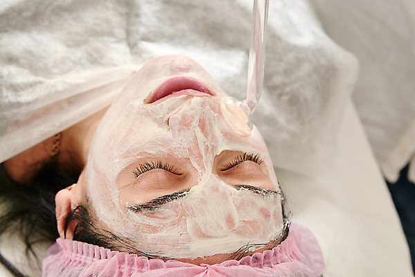 포토 JPG 해외이미지 직업 여자 얼굴 신체 건강 병원 한명 사람 치료 약 상점 스파 화장품 장비 의사 껍질 마사지 주름 씻기 플라스틱 미용사 피부 피부관리 테라피 순서 돌봄 리프팅 하드웨어 의료성형뷰티 해외202004 해외포토 1 의학 모션 재질 신체부위 컴퓨터 뷰티 청결 의료진 파일형식