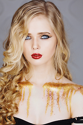 포토 JPG 해외이미지 모델 디자인 응시 여자 얼굴 백그라운드 무지개 신체 미술 한명 사람 컬러풀 유행 페인트 화장품 젖음 립스틱 화려 폭발 가루 피부 입술 예술가 먼지 공상 아이섀도 의료성형뷰티 스타일 해외202004 해외포토 자연요소 1 시선 컬러 컨셉 문화예술 신체부위 뷰티 파일형식