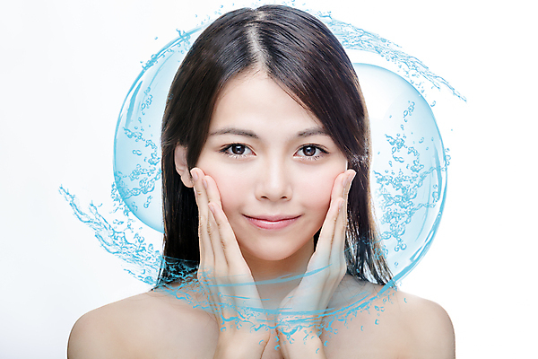 포토 JPG 해외이미지 모델 얼굴 건강 관리 한명 사람 동양인 치료 물 파란색 중국 화장품 흰색 원형 떨어짐 피부 피부관리 내추럴 고립 돌봄 수분크림 의료성형뷰티 신청 해외202004 해외포토 자연요소 도형 1 아시아 컬러 컨셉 의학 모션 인종 신체부위 뷰티 파일형식