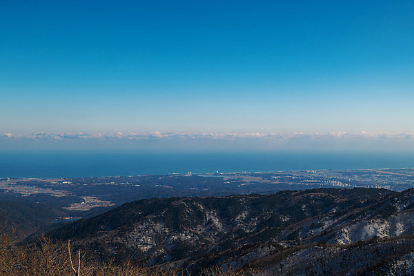 포토 JPG 주간 계절 겨울 사람없음 야외 파란색 설원 강원도 동해 강릉 대관령 겨울풍경 국내포토 자연요소 바다 컬러 한국 눈_날씨 풍경 파일형식