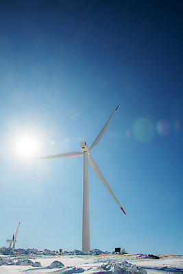 포토 JPG 주간 계절 겨울 사람없음 야외 파란색 설원 흰색 눈 풍력에너지 강원도 강릉 대관령 겨울풍경 국내포토 자연요소 컬러 날씨 한국 눈_날씨 풍경 그린에너지 파일형식