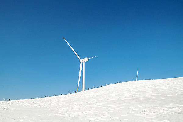 포토 JPG 주간 계절 겨울 사람없음 야외 파란색 설원 흰색 눈 풍력에너지 강원도 강릉 대관령 겨울풍경 국내포토 자연요소 컬러 날씨 한국 눈_날씨 풍경 그린에너지 파일형식