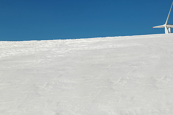 포토 JPG 주간 계절 겨울 사람없음 야외 파란색 설원 흰색 눈 풍력에너지 강원도 강릉 대관령 겨울풍경 국내포토 자연요소 컬러 날씨 한국 눈_날씨 풍경 그린에너지 파일형식