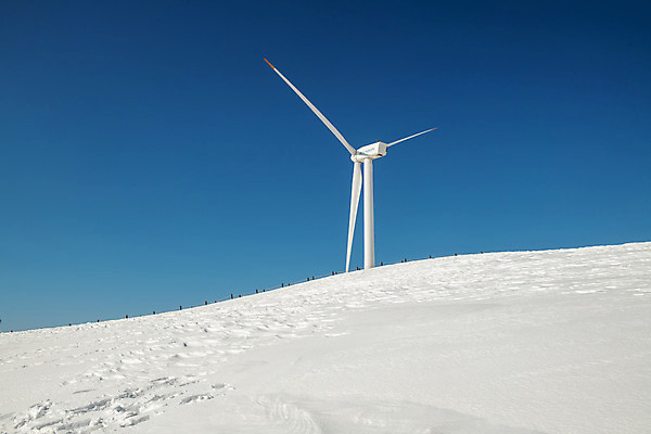 포토 JPG 주간 계절 겨울 사람없음 야외 파란색 설원 흰색 눈 풍력에너지 강원도 강릉 대관령 겨울풍경 국내포토 자연요소 컬러 날씨 한국 눈_날씨 풍경 그린에너지 파일형식