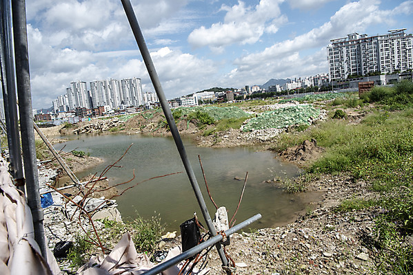 포토 JPG 주간 건축 아파트 사람없음 야외 물 도시 폐허 리모델링 재개발 주택공사현장 국내포토 자연요소 주택 건설현장 파일형식