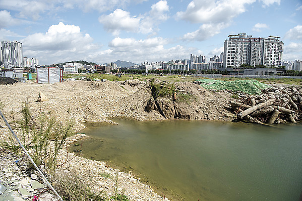 포토 JPG 주간 건축 아파트 사람없음 야외 도시 폐허 리모델링 재개발 주택공사현장 국내포토 자연요소 주택 건설현장 파일형식