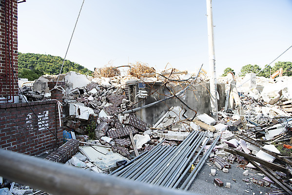 포토 JPG 주간 건축 주택 사람없음 야외 도시 폐허 공사판 리모델링 재개발 주택공사현장 국내포토 자연요소 건물 건설현장 파일형식