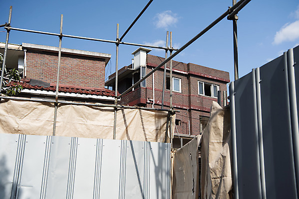 포토 JPG 주간 건축 주택 사람없음 야외 도시 폐허 리모델링 재개발 주택공사현장 국내포토 자연요소 건물 건설현장 파일형식