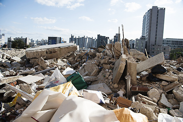 포토 JPG 주간 건축 사람없음 야외 도시 폐허 리모델링 재개발 주택공사현장 국내포토 자연요소 건설현장 파일형식