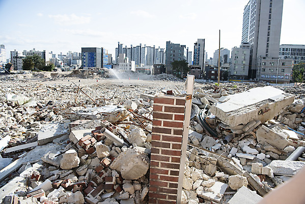 포토 JPG 주간 건축 사람없음 야외 도시 폐허 리모델링 재개발 주택공사현장 국내포토 자연요소 건설현장 파일형식