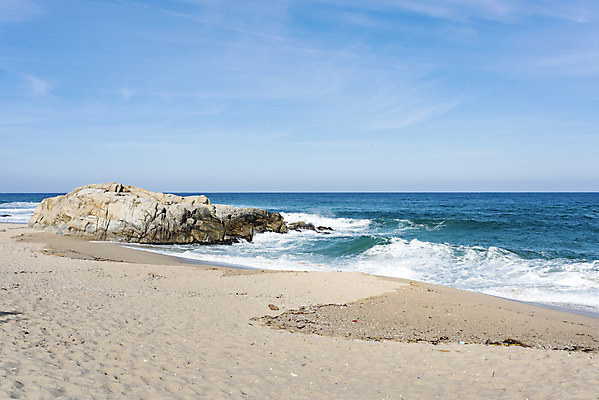 포토 JPG 주간 파도 바다 여행 겨울 자연 하늘 한국 풍경 해변 사람없음 야외 파란색 관광지 모래사장 돌_바위 해수욕장 강원도 강릉 국내여행 국내포토 자연요소 계절 아시아 컬러 생태계 파일형식