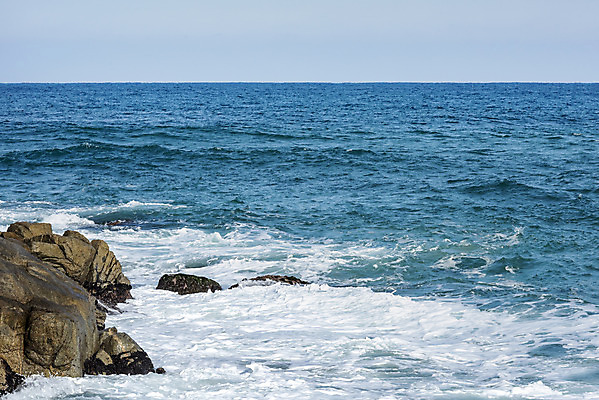 포토 JPG 주간 파도 바다 여행 겨울 자연 한국 풍경 사람없음 야외 파란색 관광지 돌_바위 해수욕장 강원도 강릉 국내여행 국내포토 자연요소 계절 아시아 컬러 생태계 파일형식