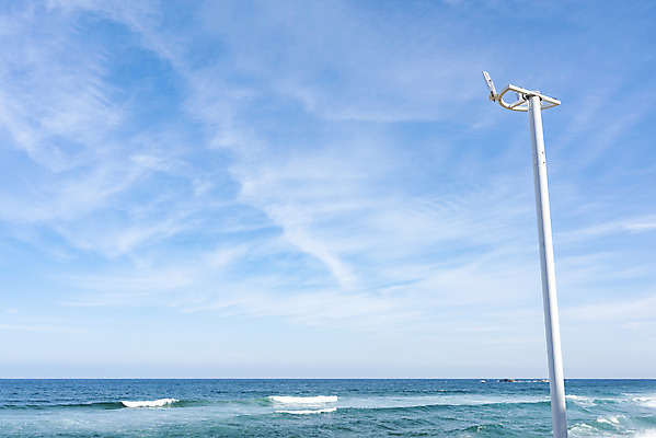 포토 JPG 주간 파도 바다 여행 겨울 가로등 자연 한국 풍경 사람없음 야외 관광지 해수욕장 강원도 강릉 국내여행 국내포토 자연요소 계절 공공시설 아시아 생태계 파일형식