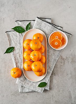 포토 JPG 스튜디오촬영 접시 음식 과일 식재료 회색배경 디저트 귤 실내 사람없음 하이앵글 슬라이스 플랫레이 제철과일 국내포토 식기 뷰포인트 백그라운드 내부 회색 플랫 제철 파일형식