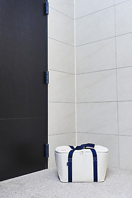 포토 JPG 식재료 모바일 실내 사람없음 쇼핑백 택배 현관문 온라인쇼핑 모바일쇼핑 새벽배송 비대면서비스 밀키트 국내포토 가방 내부 쇼핑 문 운송업 배송 서비스 온라인 파일형식 언택트