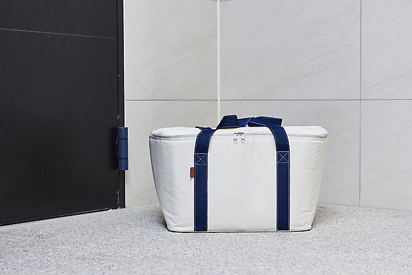 포토 JPG 식재료 모바일 실내 사람없음 쇼핑백 택배 현관문 온라인쇼핑 모바일쇼핑 새벽배송 비대면서비스 밀키트 국내포토 가방 내부 쇼핑 문 운송업 배송 서비스 온라인 파일형식 언택트