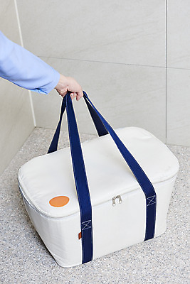 포토 JPG 손 여자 식재료 모바일 실내 한명 사람 20대 성인 옆모습 신체부위 쇼핑백 한국인 잡기 택배 현관문 온라인쇼핑 모바일쇼핑 성인여자한명만 새벽배송 비대면서비스 밀키트 국내포토 1 뷰포인트 가방 모션 동양인 청년 내부 쇼핑 문 운송업 배송 서비스 온라인 여자한명만 성인여자만 파일형식 언택트