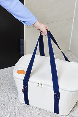 포토 JPG 손 여자 식재료 모바일 실내 한명 사람 20대 성인 옆모습 신체부위 쇼핑백 한국인 잡기 택배 현관문 온라인쇼핑 모바일쇼핑 성인여자한명만 새벽배송 비대면서비스 밀키트 국내포토 1 뷰포인트 가방 모션 동양인 청년 내부 쇼핑 문 운송업 배송 서비스 온라인 여자한명만 성인여자만 파일형식 언택트